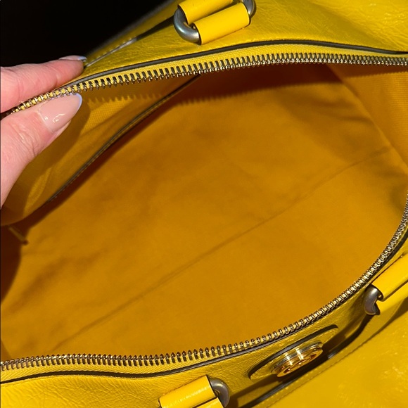 Gucci Yellow Leather 3 Way Bag with Structured Design - Picture 7 of 11